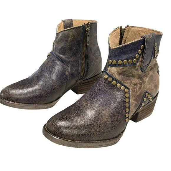 Amazon.com | CORRAL BOOTS Women Corral Circle G Star Inlay Stud Ankle Boots Size 5.5 Distressed Leather Western